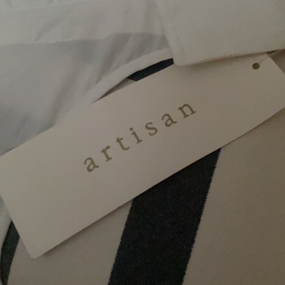 NWT - Cute white top with zipper front and snap - Picture 5 of 5